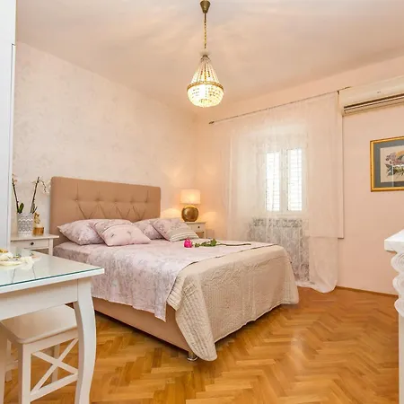 Perla Apartment *